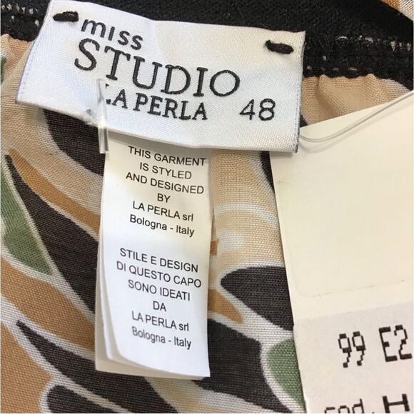 LaPerla Miss Studio Camouflage
V-Neck Night Gown New With Tag
Size 12 - Picture 9 of 10